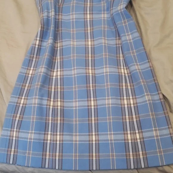 A dress - Picture 2 of 2